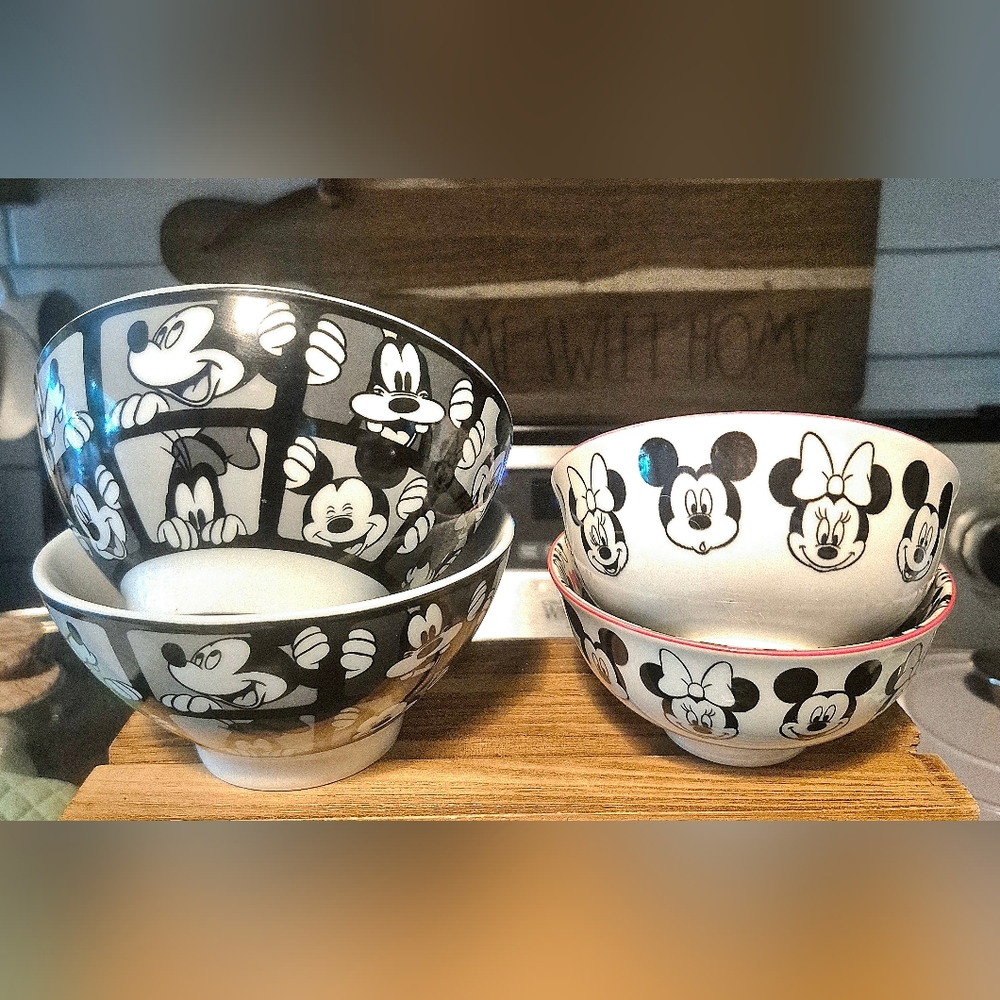 Mickey and Minnie Mouse Ceramic Bowls Set Of 2 Soup Bowls & 2 Tidbit Bowls.